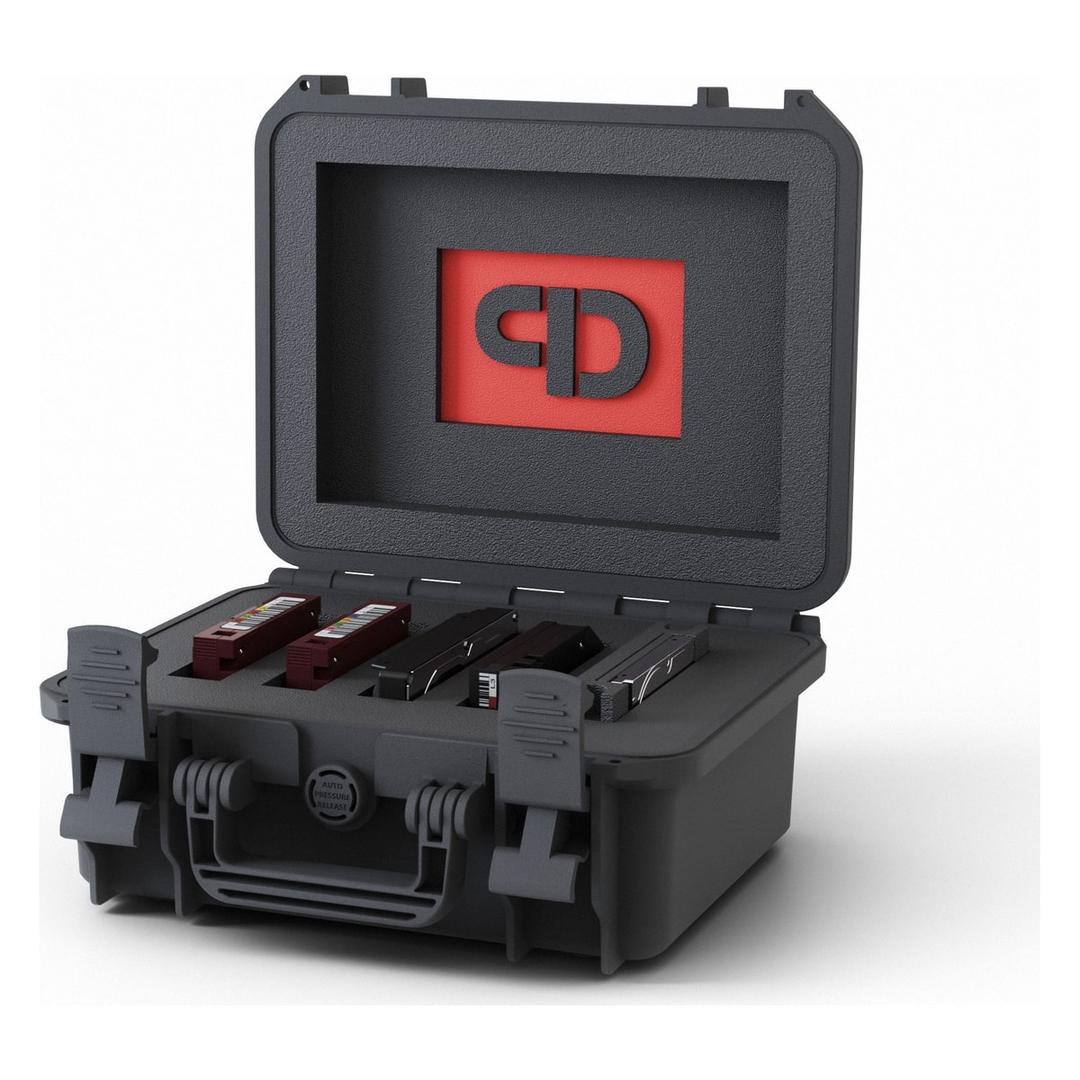 Valise de stockage IP67 pour 5 supports LTO ou HDD 3,5 pouces USC Small PRODEVICE - Valise de stockage PRODEVICE USC Small ouverte, disques durs rangés dans la mousse de séparation