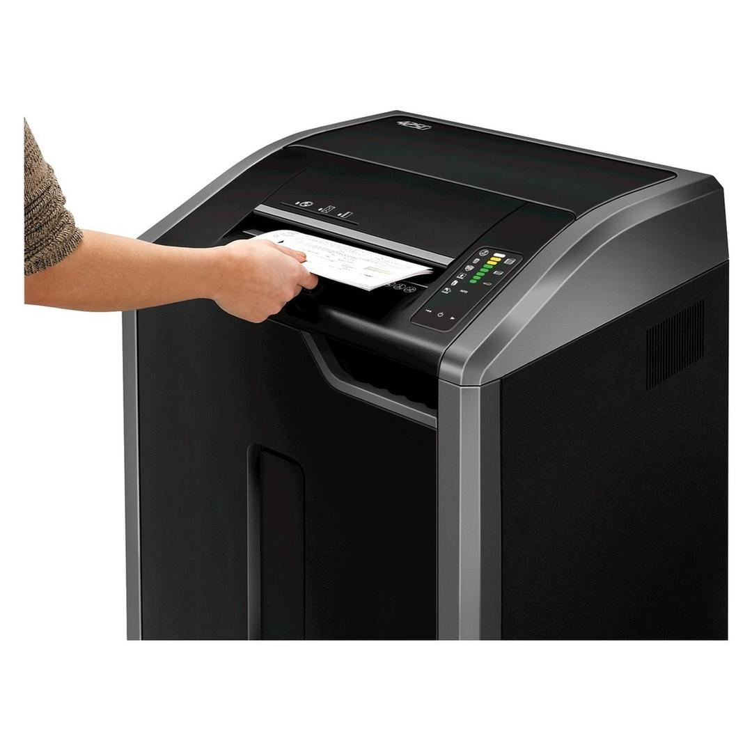 Destructeur de documents confidentiels P4 Coupe croisée Powershred 425Ci 4 x 30 mm avec huileur automatique FELLOWES — Insertion papier
