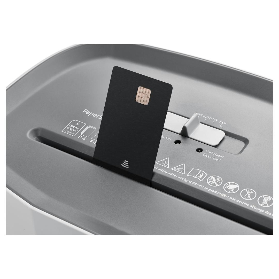 Destructeur de documents confidentiels P4 Coupe croisée PaperSAFE 100 5 x 18 mm DAHLE — Insertion carte de crédit
