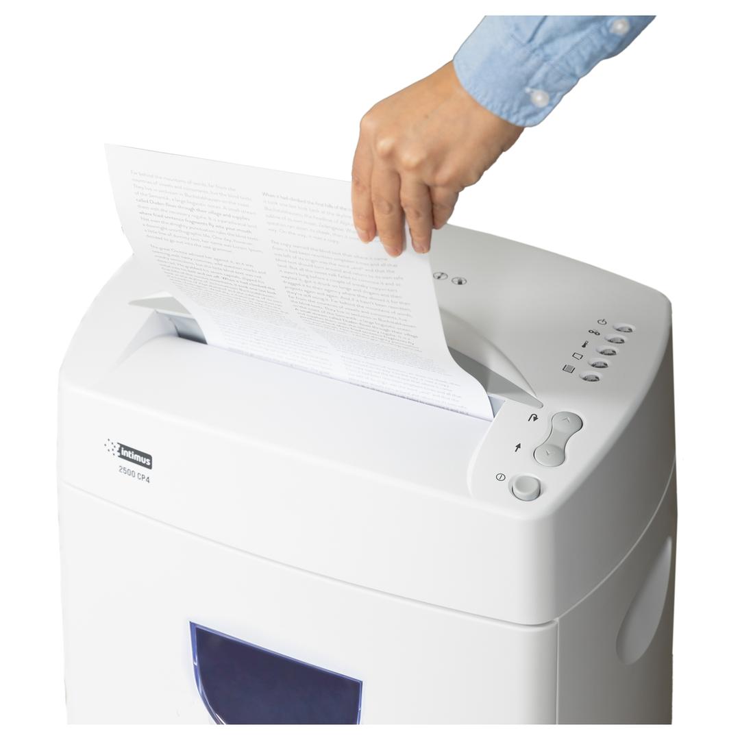 Destructeur de documents confidentiels P4 Coupe croisée 2500 CP4 4 x 33 mm INTIMUS — Insertion papier