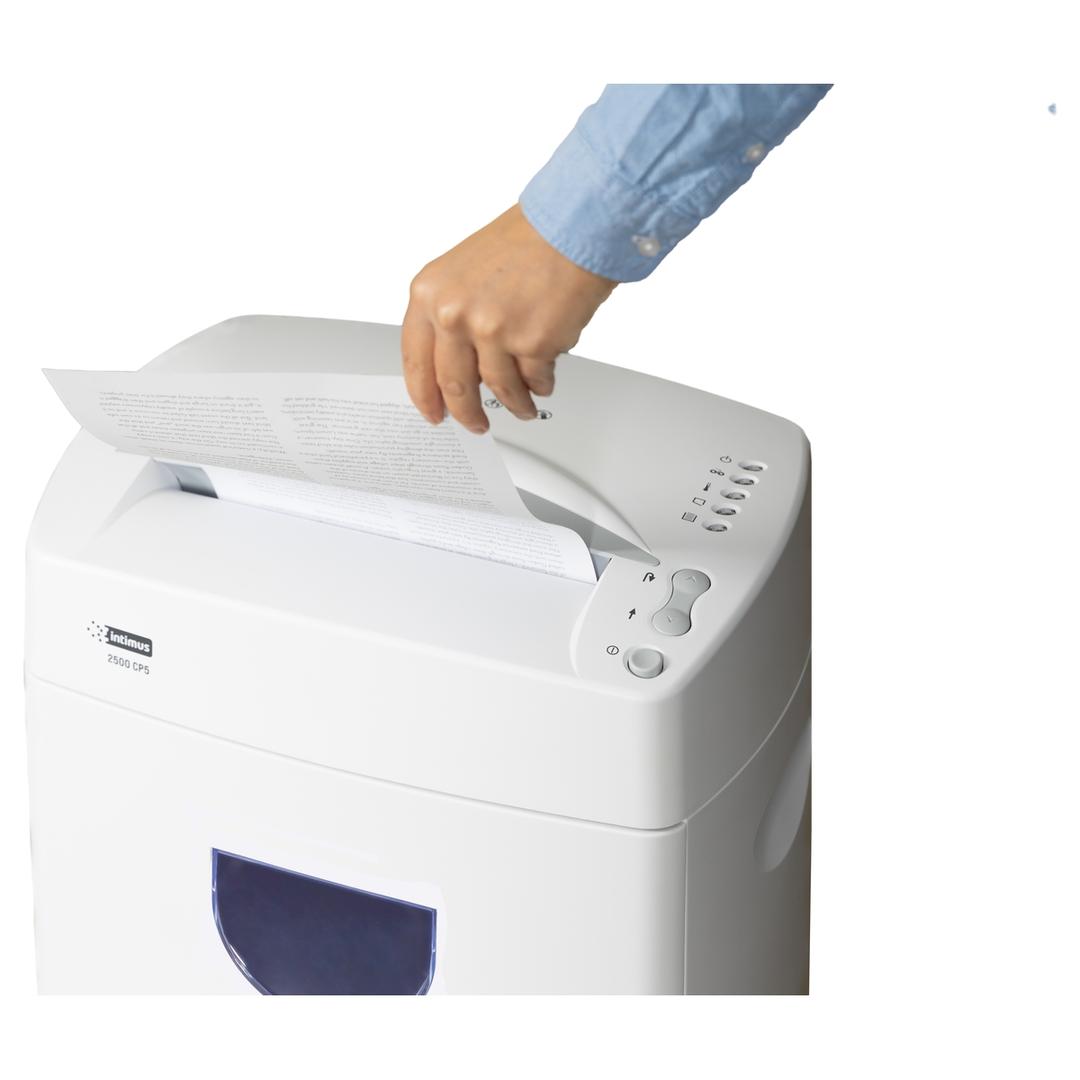 Destructeur de documents très confidentiels P5 Coupe croisée 2500 CP5 2 x 12 mm INTIMUS — Insertion papier