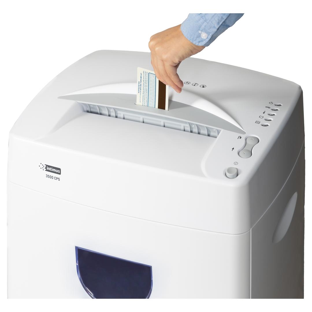Destructeur de documents très confidentiels P5 Coupe croisée 3500 CP5 2 x 10 mm INTIMUS — Insertion carte plastique