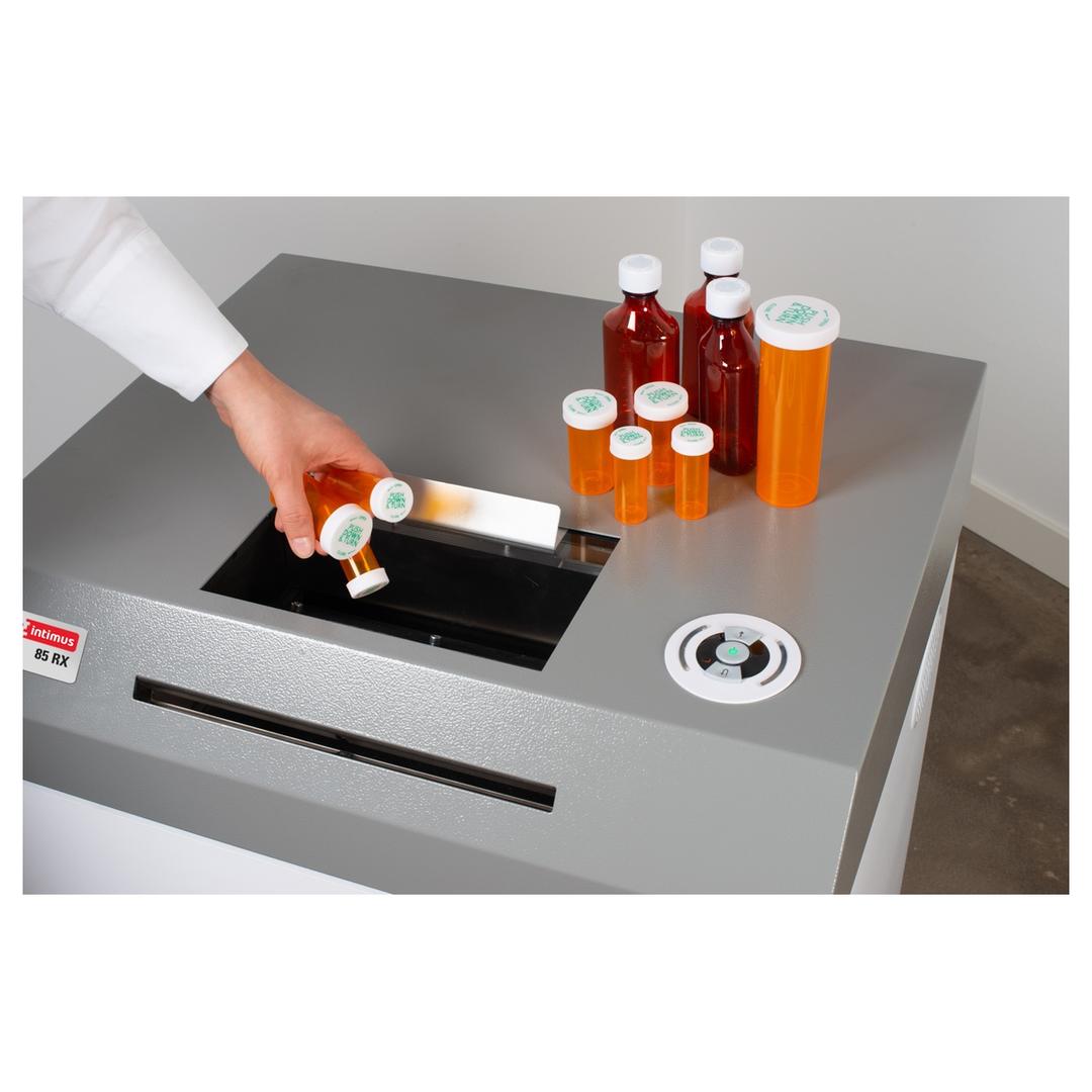 Destructeur de documents confidentiels P4 Coupe croisée 115 OmniShred CP4 3,6 x 43 mm huileur automatique INTIMUS — Insertion conteneur plastique