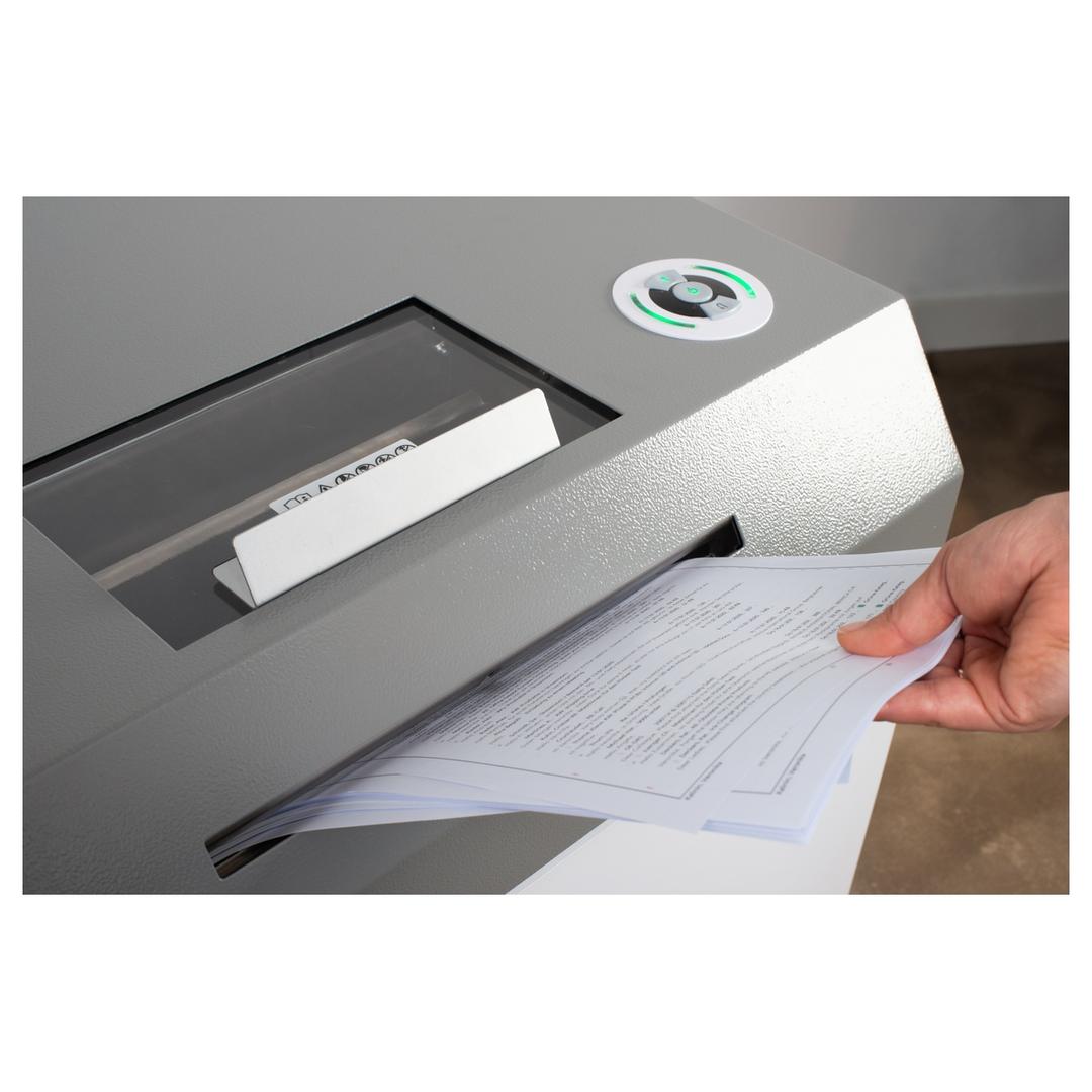 Destructeur de documents confidentiels P4 Coupe croisée 115 OmniShred CP4 3,6 x 43 mm huileur automatique INTIMUS — Insertion papier