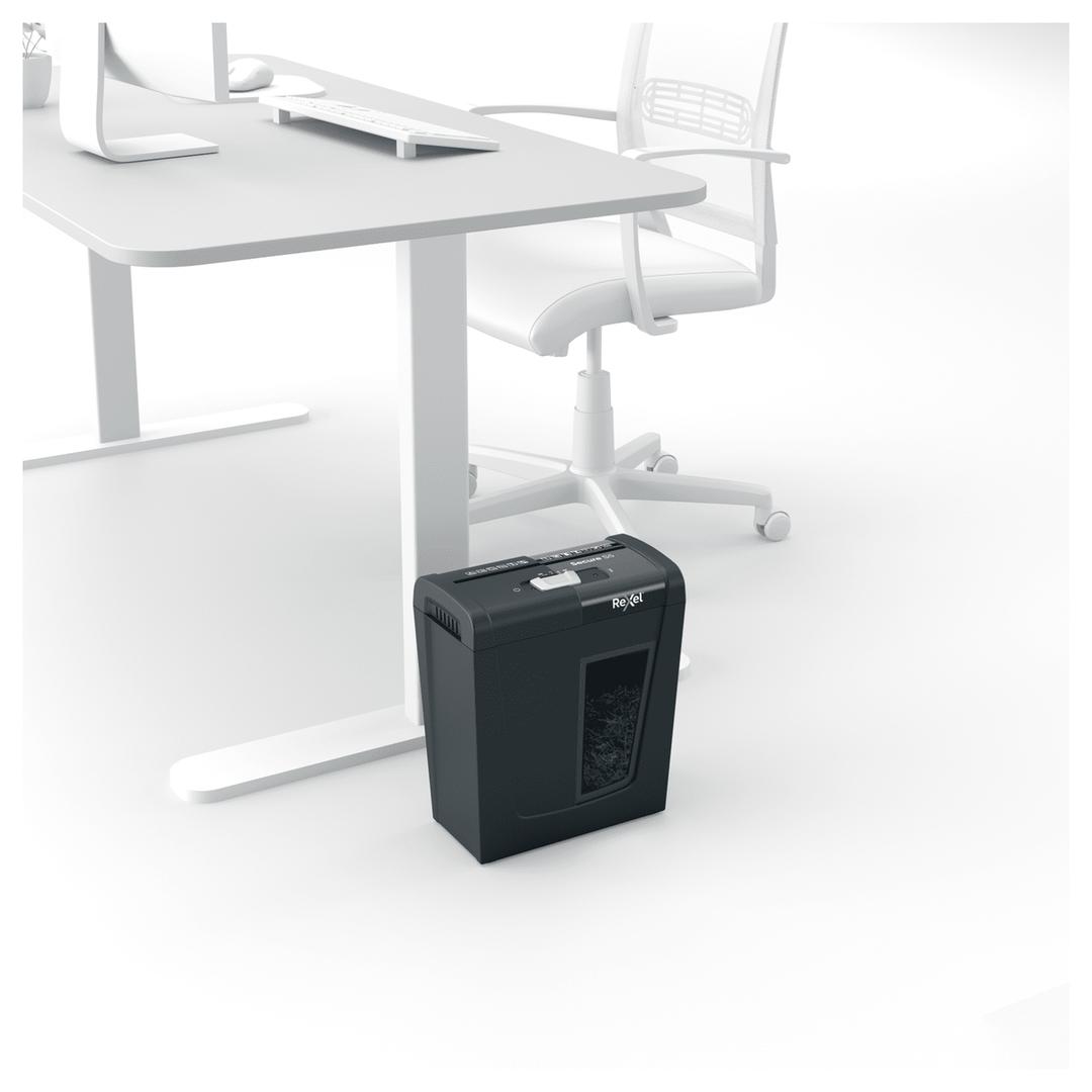 Destructeur de documents P2 Coupe droite Secure S5 6 mm REXEL — Comparaison taille réelle