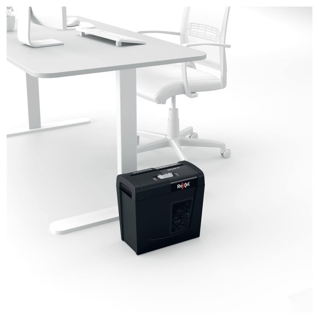 Destructeur de documents confidentiels P4 Coupe croisée Secure X6 4 x 40 mm REXEL — Comparaison taille réelle