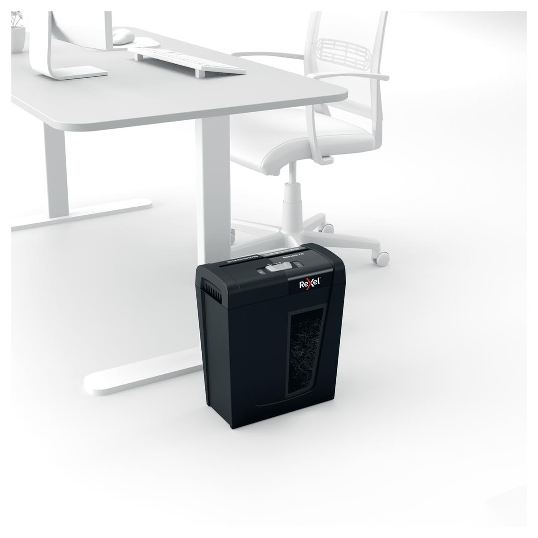 Destructeur de documents confidentiels P4 Coupe croisée Secure X8 4 x 40 mm REXEL — Comparaison taille réelle