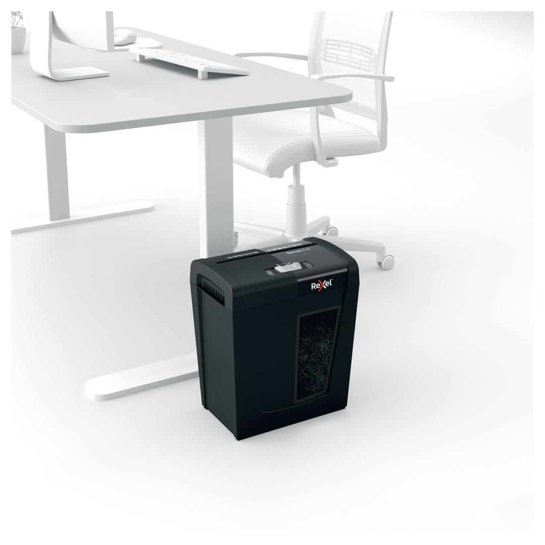 Destructeur de documents confidentiels P4 Coupe croisée Secure X10 4 x 40 mm REXEL — Comparaison taille réelle