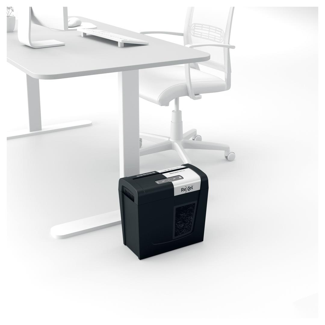 Destructeur de documents très confidentiels P5 Coupe croisée Secure MC3 2 x 15 mm REXEL — Comparaison taille réelle
