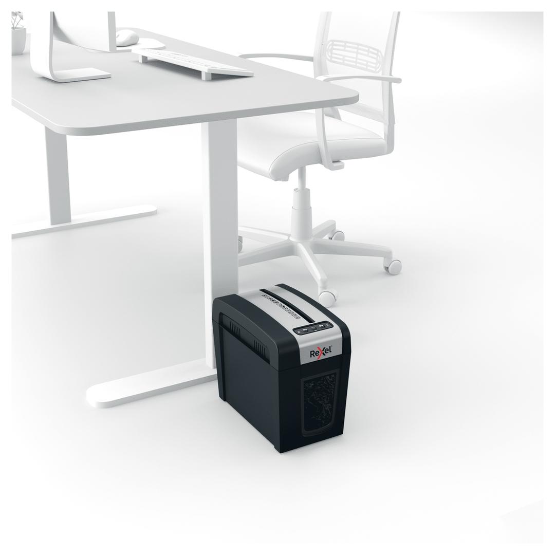 Destructeur de documents très confidentiels P5 Coupe croisée Secure MC3-SL 2 x 15 mm REXEL — Comparaison taille réelle