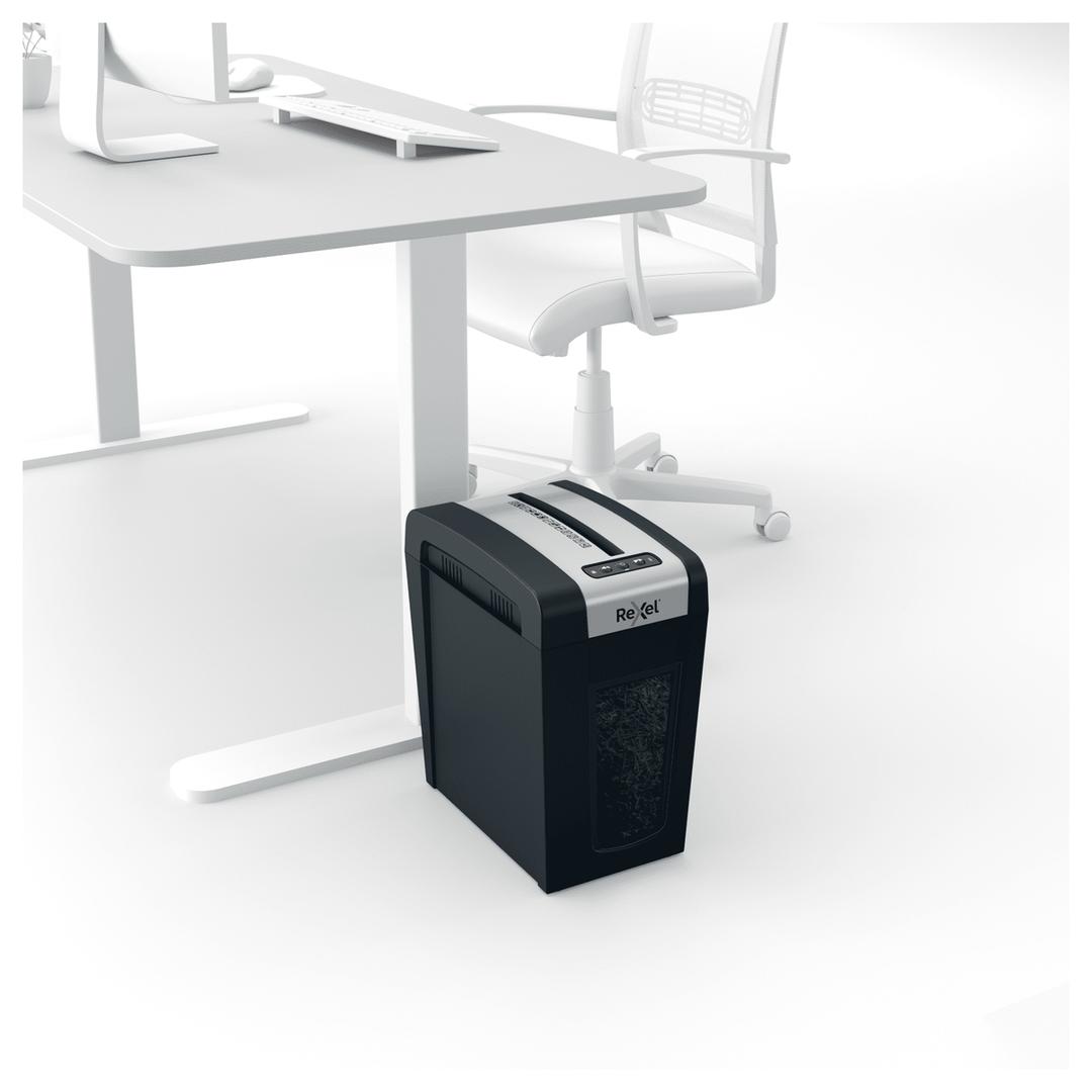 Destructeur de documents très confidentiels P5 Coupe croisée Secure MC6-SL 2 x 15 mm REXEL — Comparaison taille réelle