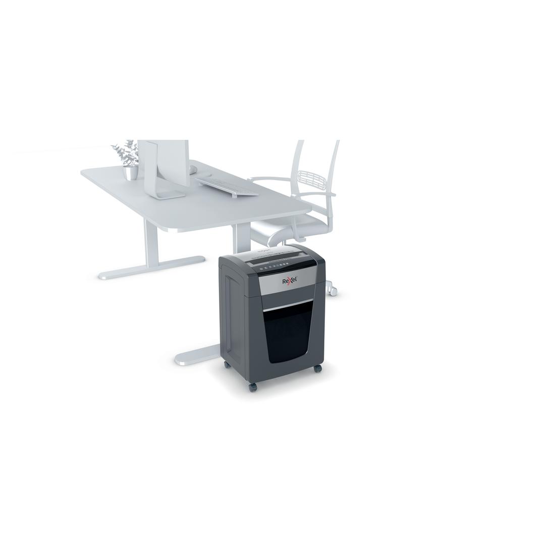 Destructeur de documents très confidentiels P5 Coupe croisée Momentum P515+ 2 x 15 mm REXEL — Comparaison taille réelle