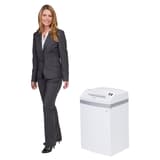 Destructeur de documents confidentiels P4 Coupe croisée 60 CP4 3,8 x 30 mm INTIMUS — Comparateur taille humaine