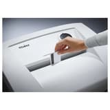 Destructeur de documents secrets P6 Coupe micro-particules Professional 616 0,8 x 12 mm équipé d'un huileur automatique DAHLE — Insertion carte de crédit