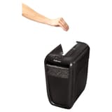 Destructeur de documents confidentiels P4 Coupe croisée Powershred 60Cs 4 x 50 mm FELLOWES — Feuille A4 engagée dans la fente d'introduction, 8 feuilles 80 g/m² par passage