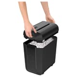 Destructeur de documents confidentiels P4 Coupe croisée Powershred LX65 4 x 40 mm FELLOWES — Bloc de coupe amovible pose sur son bac - destructeur de papier fellowes