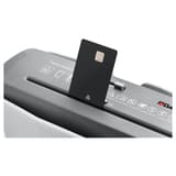 Destructeur de documents P2 Coupe droite PaperSAFE 60 6 mm DAHLE — Insertion carte de crédit