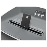 Destructeur de documents confidentiels P4 Coupe croisée Deskside 404P 4 x 35 mm DAHLE — Insertion carte de crédit