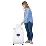 Destructeur de documents très confidentiels P5 Coupe croisée 2500 CP5 2 x 12 mm INTIMUS — Comparateur taille humaine