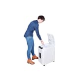 Destructeur de documents confidentiels P4 Coupe croisée AutoShred 180 CP4 4 x 12 mm insertion papier automatique INTIMUS — Comparateur taille humaine