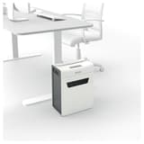 Destructeur de documents confidentiels P4 Coupe croisée IQ Protect 8X 4 x 40 mm LEITZ — Comparaison taille réelle