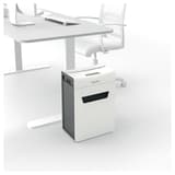 Destructeur de documents confidentiels P4 Coupe croisée IQ Protect 10X 4 x 40 mm LEITZ — Comparaison taille réelle
