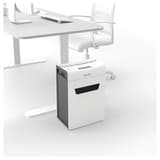 Destructeur de documents très confidentiels P5 Coupe croisée IQ Protect 6M 2 x 15 mm LEITZ — Comparaison taille réelle