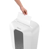 Destructeur de documents confidentiels P4 Coupe croisée Powershred LX70 4 x 40 mm Blanc FELLOWES - Feuille engagée dans la fente du destructeur Fellowes Powershred LX70 blanc