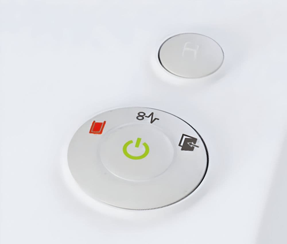 Arrêt automatique du destructeur AF300 Securio Autofeed 4,5 x 30 mm avec insertion papier automatique HSM lorsque la corbeille est pleine. Un indicateur LED sur le bouton multi-dimensionnel signale qu’elle doit être vidée.